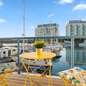 On The Water 4 With Free Parking By My Getaways Apartment Brighton